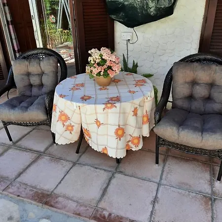 בית אירוח Family Room For 3 Two Rooms With Bathroom Episkopi (Limassol)